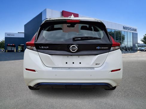 Used 2020 Nissan Leaf SV w/ SV Technology Package FWD image 5