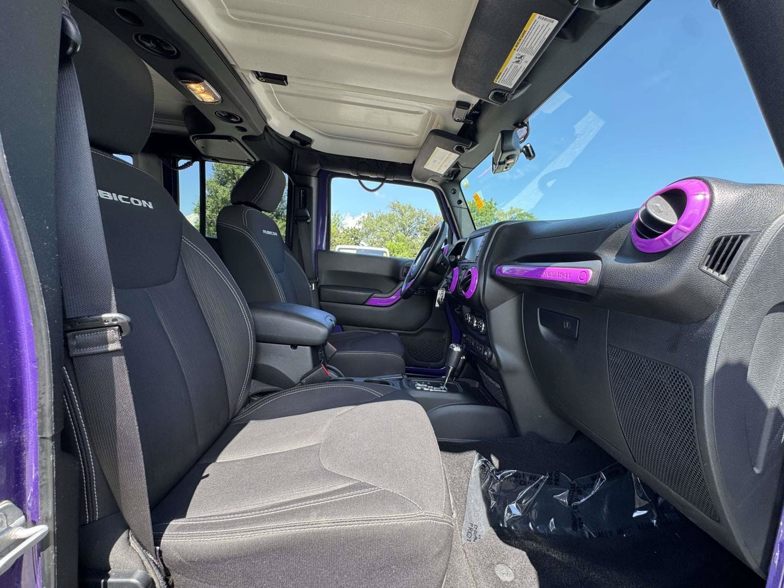 Used 2018 Jeep Wrangler Unlimited Rubicon w/ Connectivity Group AWD/4WD image 16