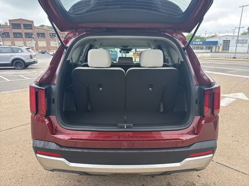 Used 2025 Kia Sorento S image 10
