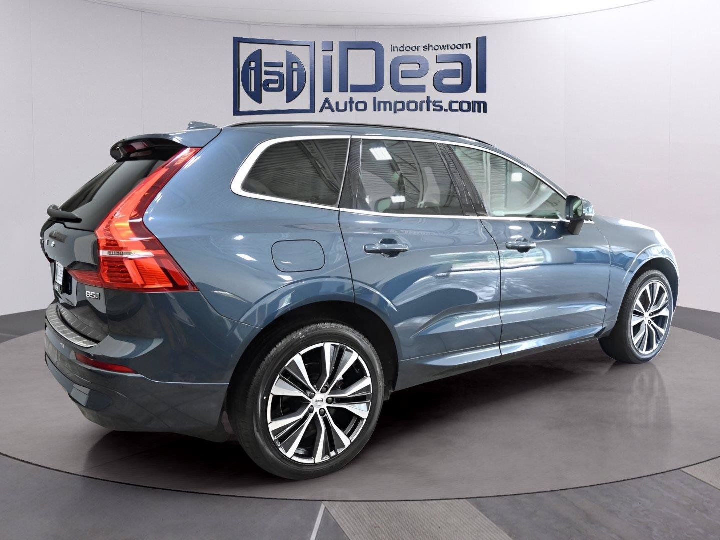 Used 2022 Volvo XC60 B5 Momentum w/ Protection Package AWD/4WD image 5