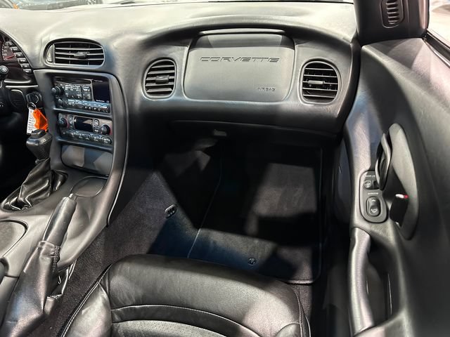 Used 2004 Chevrolet Corvette Coupe w/ Preferred Equipment Group RWD image 17