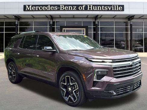 Used 2025 Chevrolet Traverse High Country FWD image 1