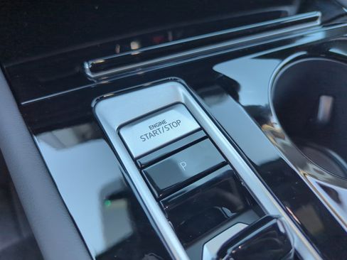 New 2026 Volkswagen Atlas Cross Sport SE image 28