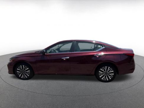 Used 2025 Nissan Altima 2.5 SV FWD image 7