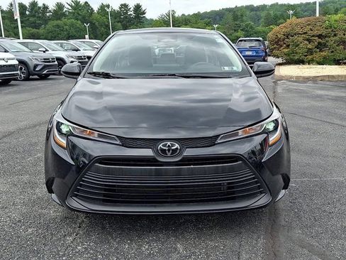 Used 2025 Toyota Corolla LE FWD image 2