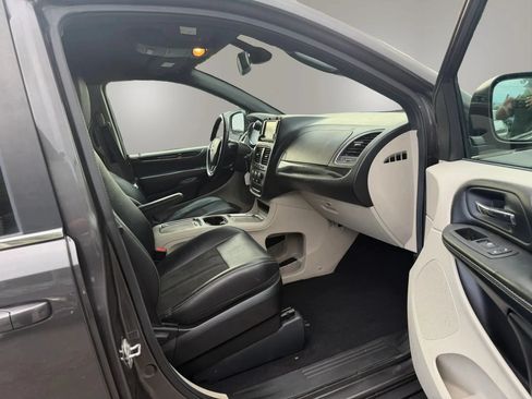 Used 2019 Dodge Grand Caravan SXT FWD image 24