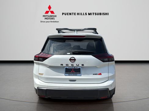Used 2025 Nissan Rogue SV AWD/4WD image 6