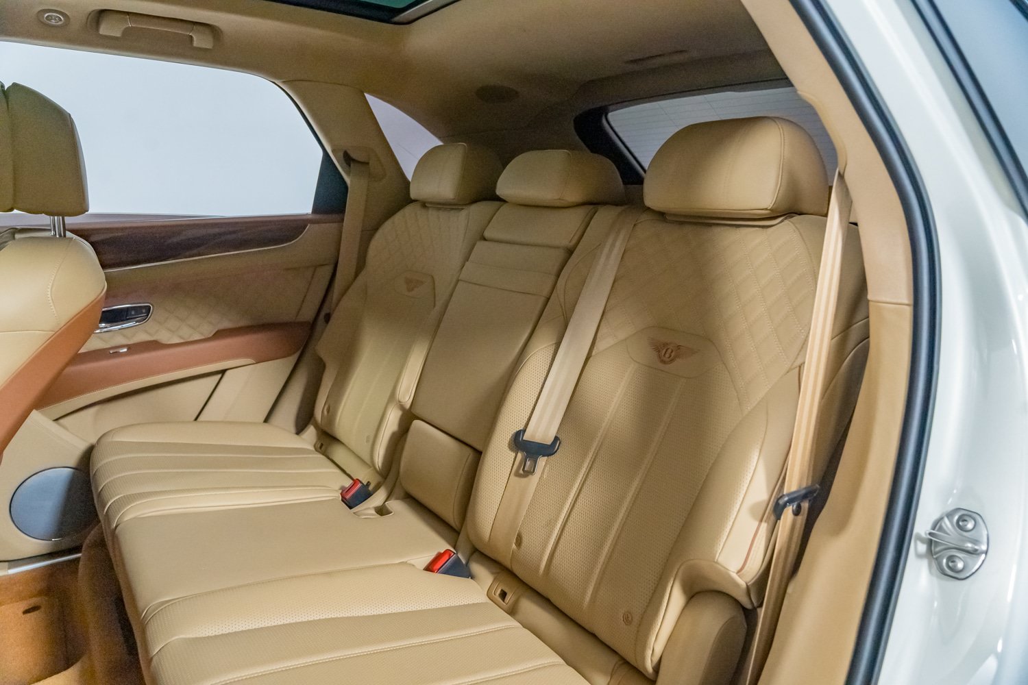 Used 2023 Bentley Bentayga AWD/4WD image 26