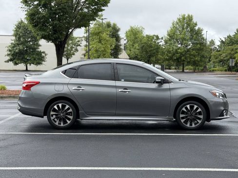 Used 2019 Nissan Sentra SR FWD image 9