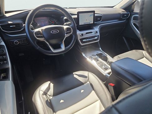 Certified 2023 Ford Explorer XLT w/ Equipment Group 202A AWD/4WD image 3