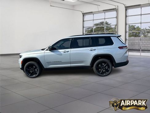 New 2025 Jeep Grand Cherokee L Altitude image 8