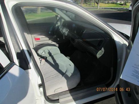 Used 2001 Ford Crown Victoria Police Interceptor image 3