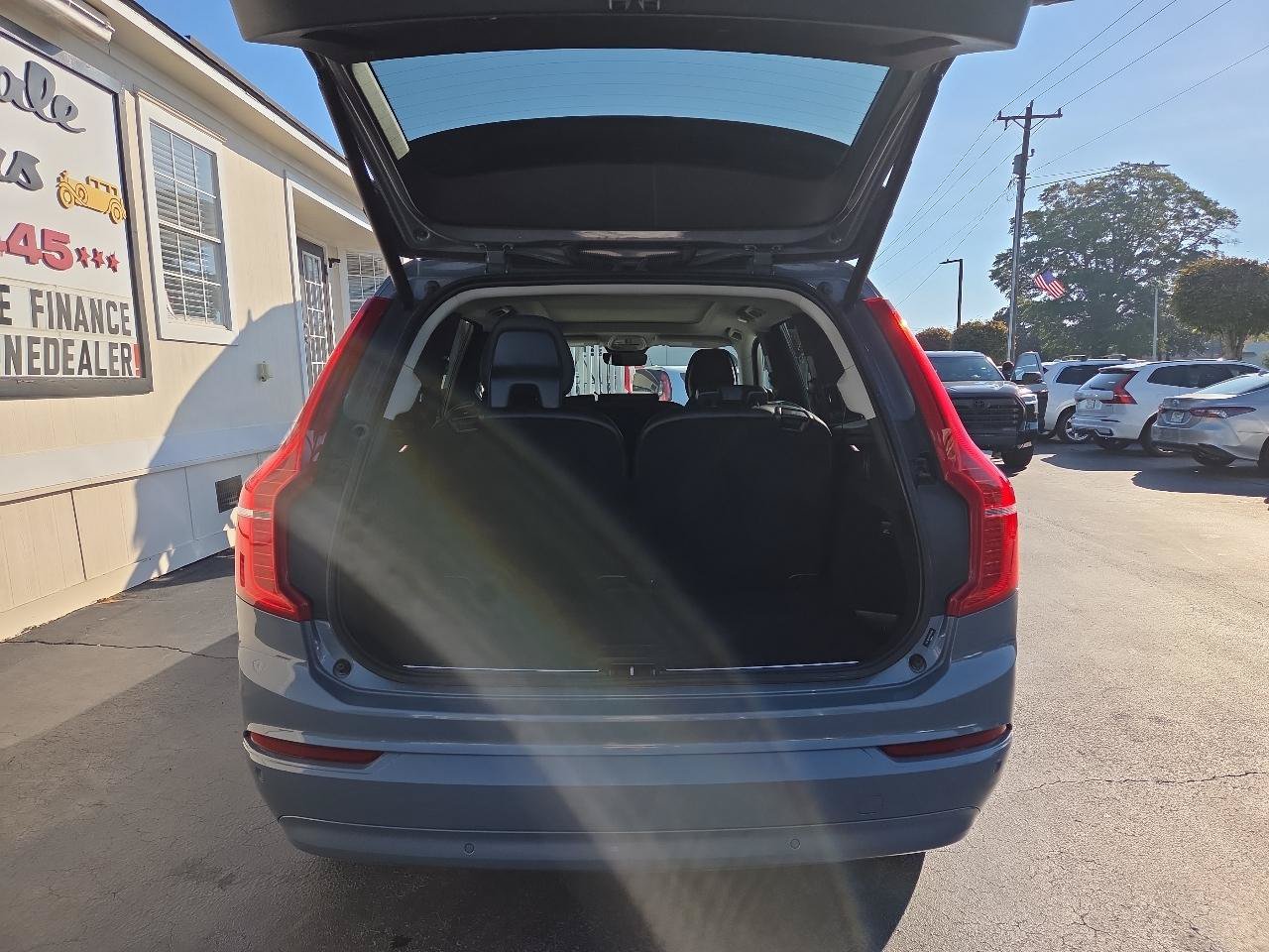 Used 2023 Volvo XC90 B5 Core AWD/4WD image 7