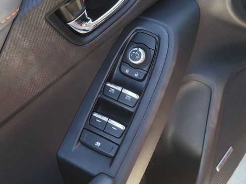 Certified 2025 Subaru Crosstrek 2.5i Limited w/ Crosstrek Mirror Package image 17