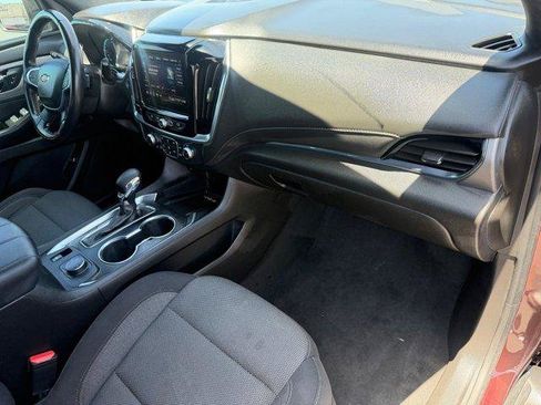 Used 2022 Chevrolet Traverse LT FWD image 11