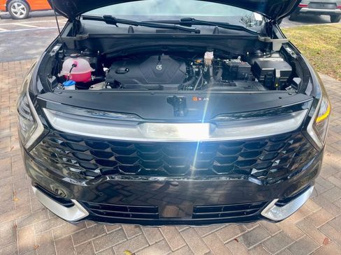 Used 2025 Kia Sportage SX image 18