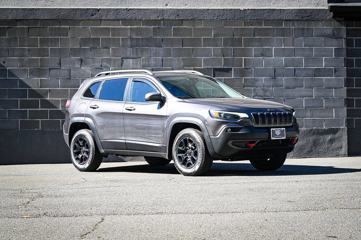 Used 2021 Jeep Cherokee Trailhawk AWD/4WD image 2