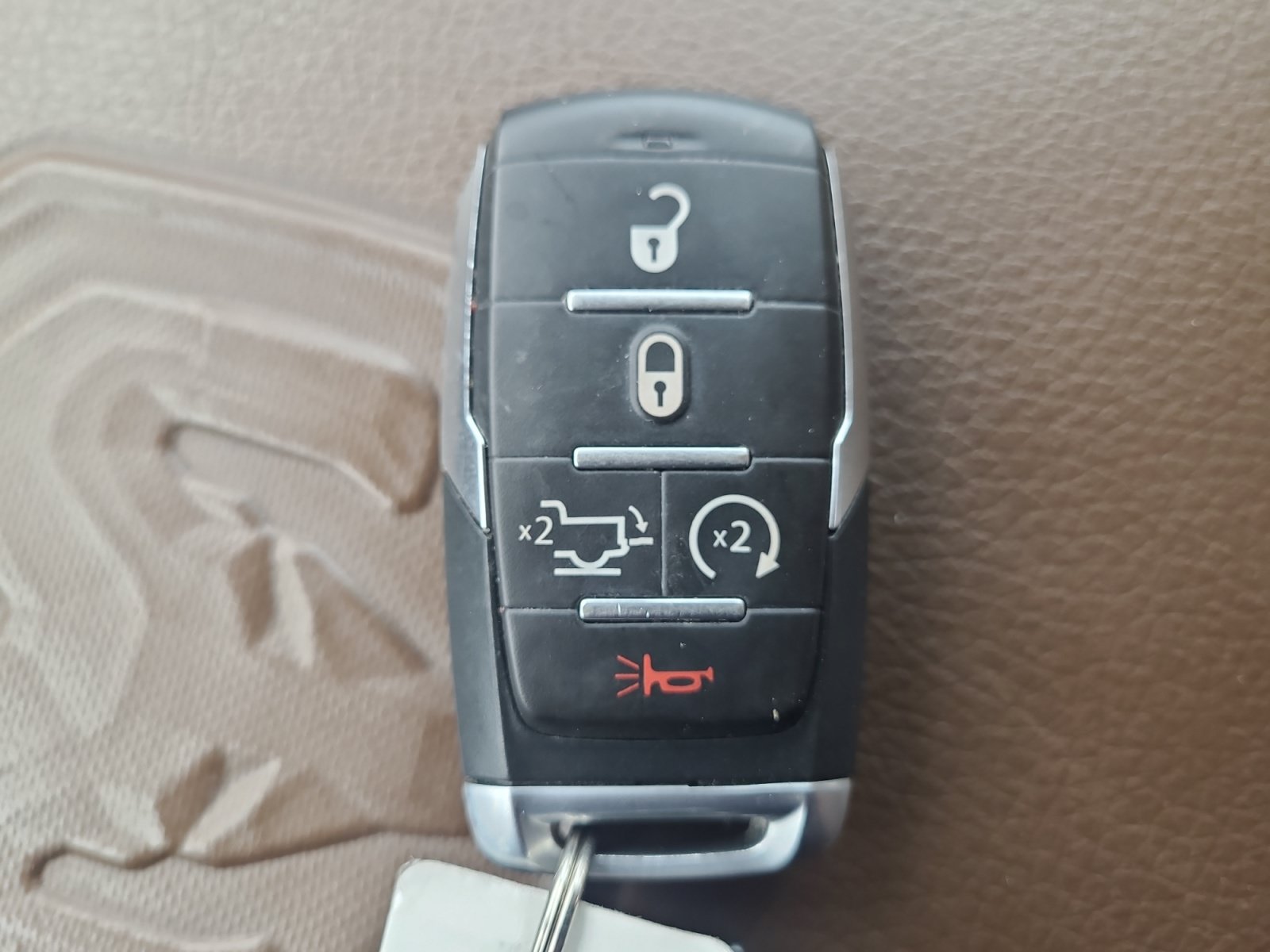 Used 2020 RAM 1500 Laramie AWD/4WD image 33