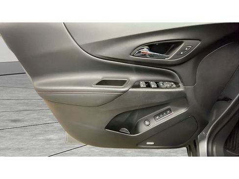 Used 2023 Chevrolet Equinox Premier image 10