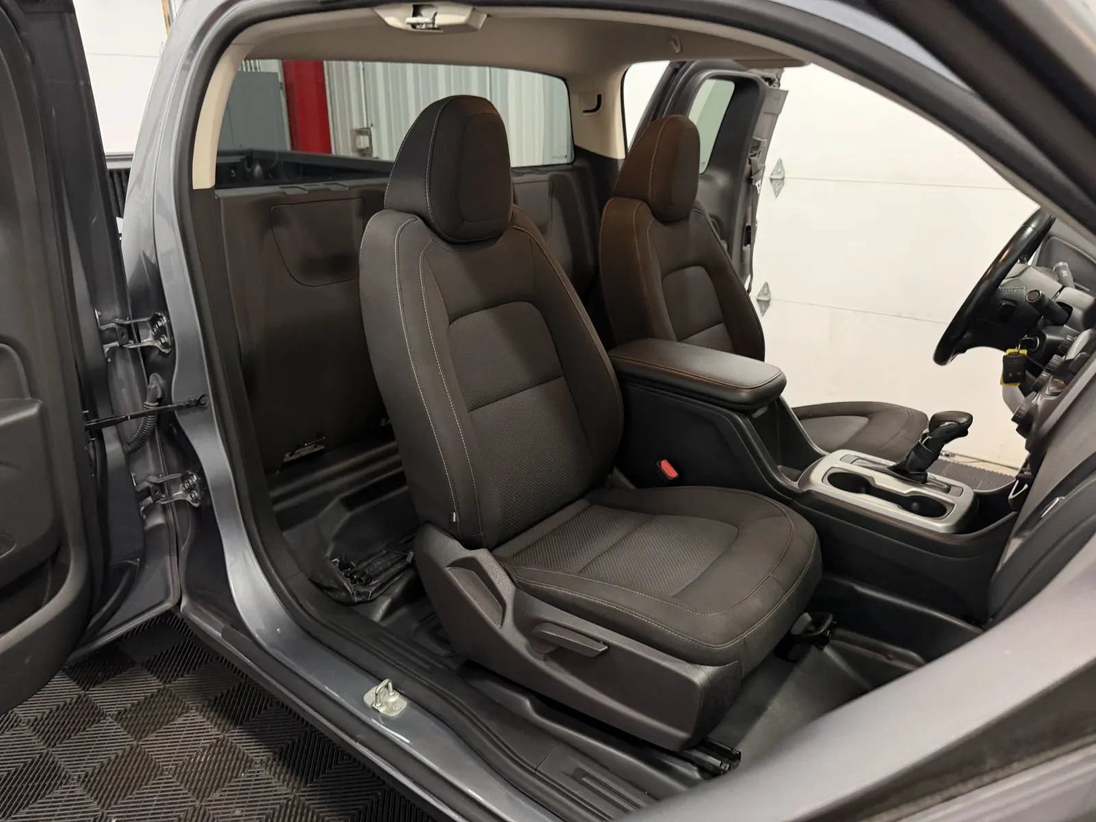 Used 2022 Chevrolet Colorado LT w/ Fleet Safety Package RWD image 38