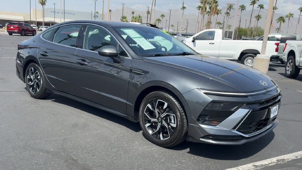 Used 2025 Hyundai Sonata SEL FWD image 3