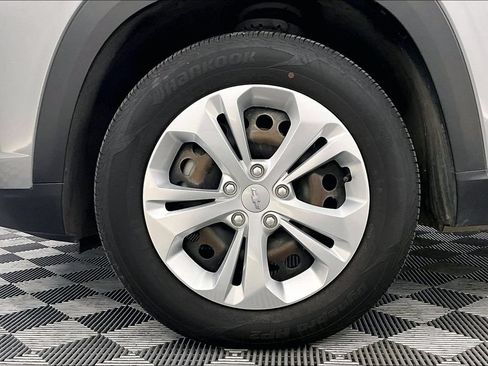 Used 2024 Chevrolet Trax LS FWD image 8