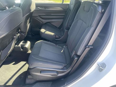 Used 2023 Jeep Grand Cherokee L Laredo image 10
