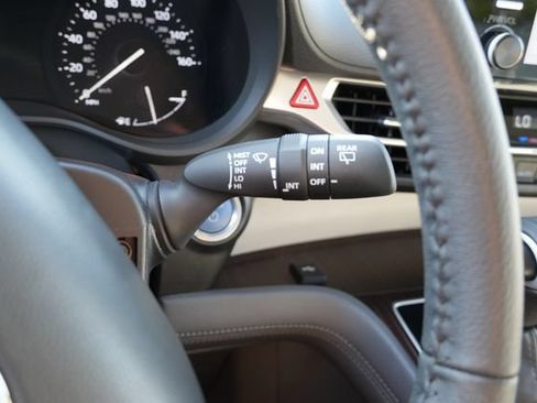 Used 2023 Toyota Sienna XLE FWD image 30