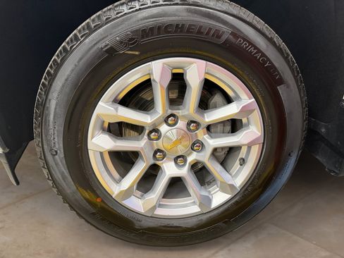 Used 2023 Chevrolet Silverado 1500 LT AWD/4WD image 28