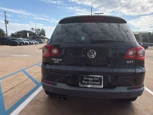 Used 2011 Volkswagen Tiguan SE image 4