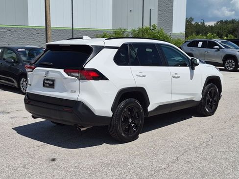 Used 2021 Toyota RAV4 XLE w/ Convenience Package FWD image 5