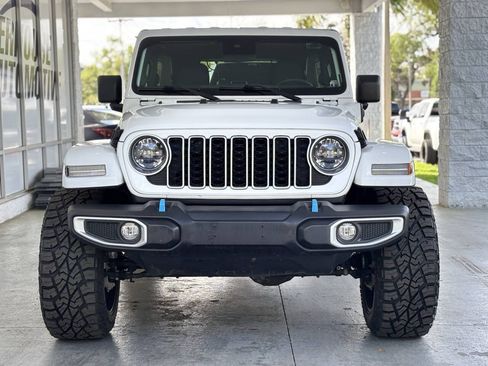 Used 2024 Jeep Wrangler Unlimited Sahara AWD/4WD image 12