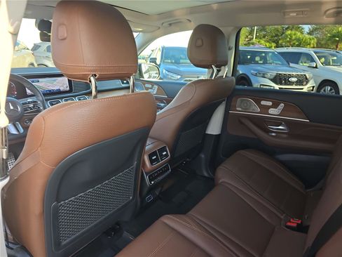 Used 2024 Mercedes-Benz GLS 580 4MATIC image 11