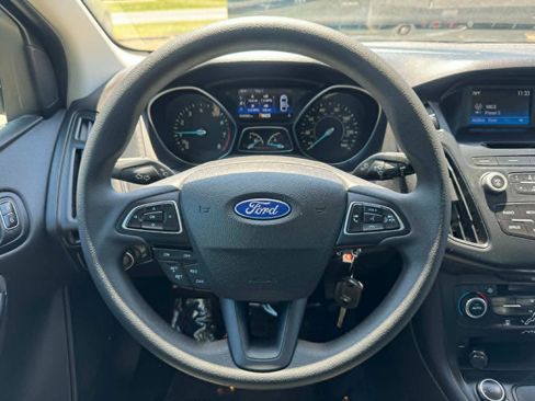 Used 2016 Ford Focus SE FWD image 19