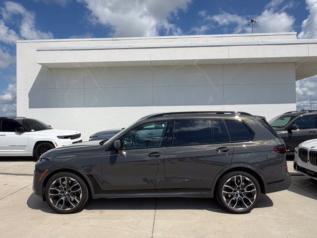 Used 2026 BMW X7 xDrive40i w/ M Sport Package AWD/4WD image 8