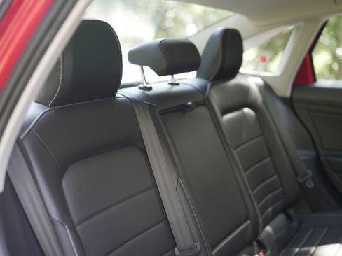 Certified 2024 Volkswagen Jetta SE w/ Panoramic Sunroof Package image 23