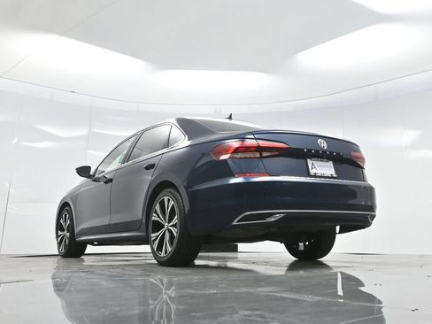 Used 2022 Volkswagen Passat 2.0T SE FWD image 59
