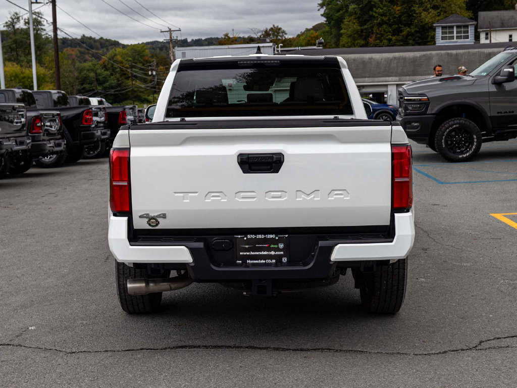 Used 2025 Toyota Tacoma SR5 AWD/4WD image 5