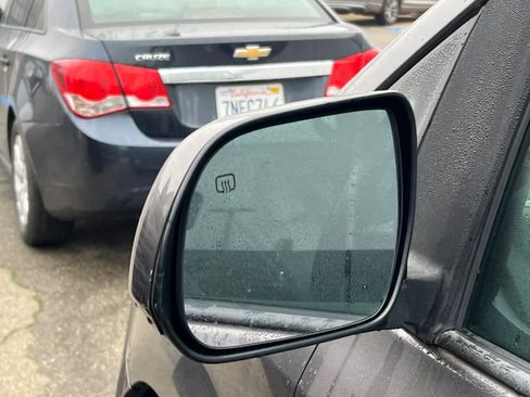 Used 2015 Toyota Sienna SE image 19