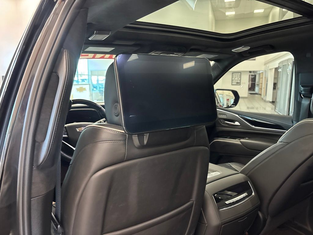 Used 2024 Cadillac Escalade ESV V AWD/4WD image 37
