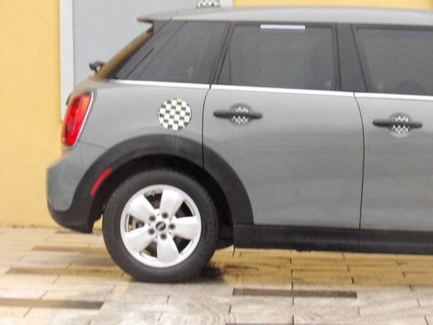 Used 2019 MINI Cooper 4-Door Hardtop image 6