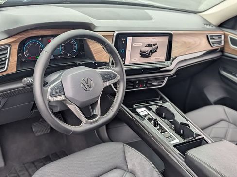 Used 2024 Volkswagen Atlas SE AWD/4WD image 24