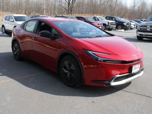 New 2026 Toyota Prius Plug-In Hybrid FWD image 3
