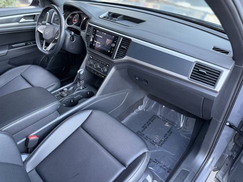 Used 2020 Volkswagen Atlas Cross Sport SE image 32