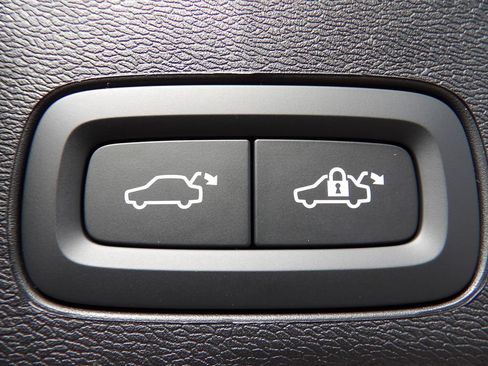 New 2026 Volvo XC60 B5 Plus w/ Protection Package Premier image 24