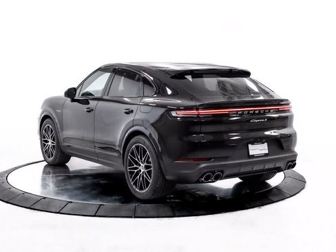 Certified 2025 Porsche Cayenne S AWD/4WD image 3