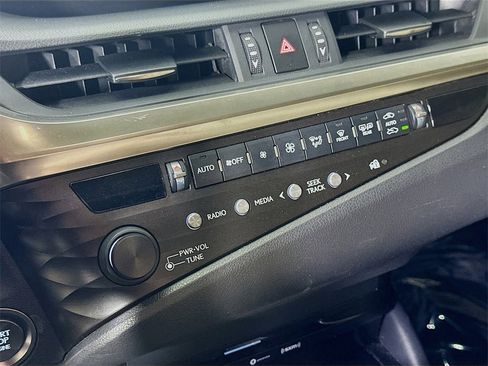 Used 2019 Lexus ES 350 image 25