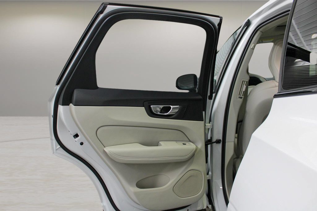 Certified 2026 Volvo XC60 B5 Ultra w/ Protection Package Premier AWD/4WD image 27
