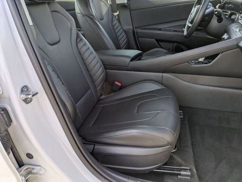 Certified 2024 Hyundai Elantra Limited image 18