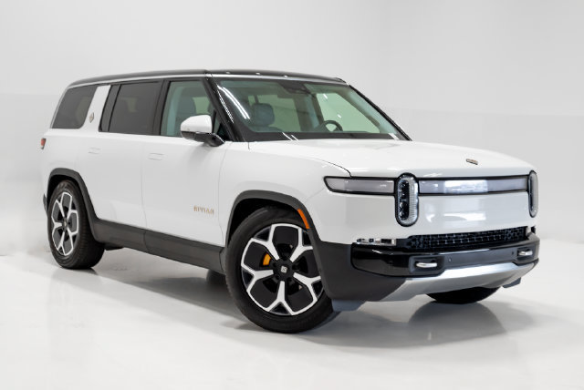 Used 2024 Rivian R1S Adventure Quad AWD/4WD image 5